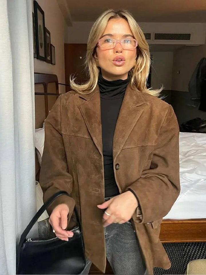 Modna kurtka damska w oversize z wyprofilowanymi ramionami