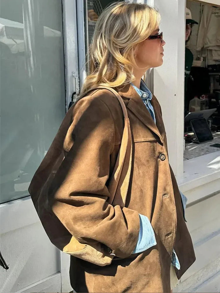 Modna kurtka damska w oversize z wyprofilowanymi ramionami