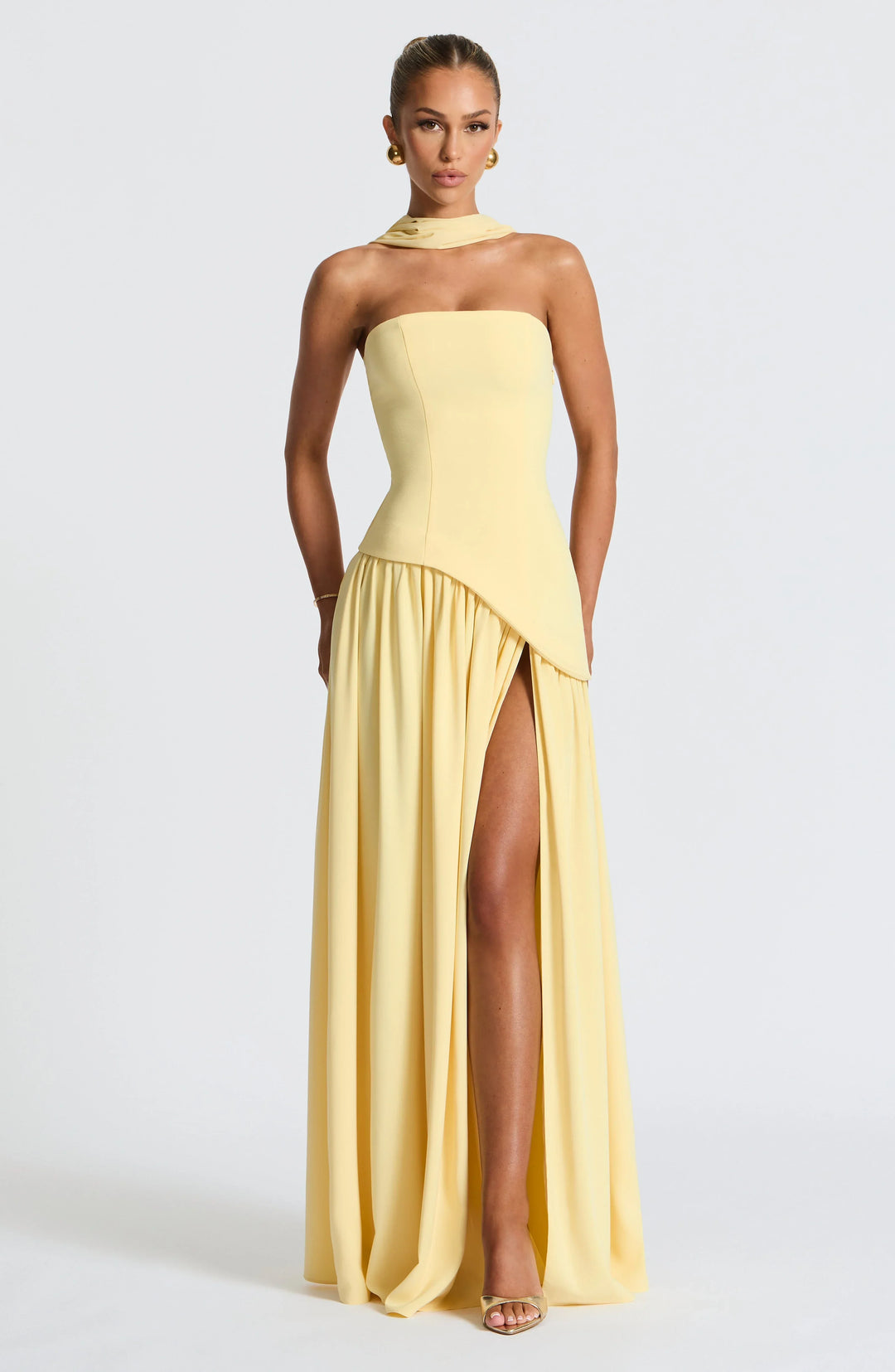 Sukienka Maxi Bustier Z Gorsetem, Szarfą I Wysokim Rozcięciem